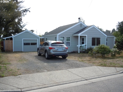 1740 32nd St, Florence, OR