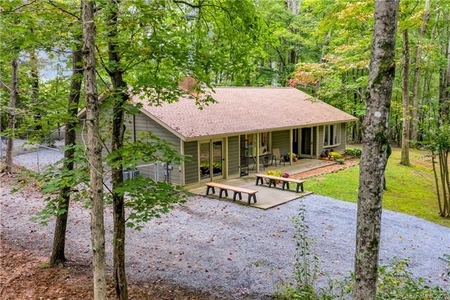 202 Piney Meadow Dr, Mills River, NC