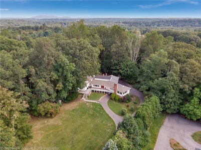 5 Mountaincrest Dr, Cheshire, CT