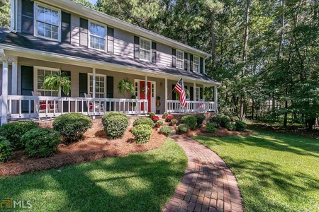 195 Country Squire Dr, Fayetteville, GA