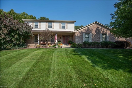 445 Greenmont Dr, Canfield, OH