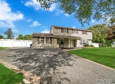 57 Grand Haven Dr, Commack, NY