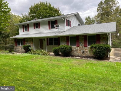 1099 Hollow Rd, Delta, PA