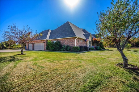 1003 W Lakeview Dr, Guthrie, OK