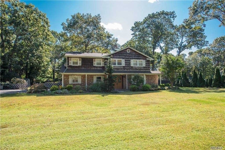 3 Country Squire Ct, Dix Hills, NY
