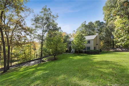 37 Indian Cave Rd, Ridgefield, CT