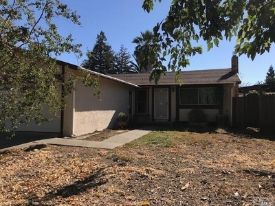 346 Yellowstone Dr, Vacaville, CA