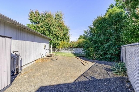 145 Silverwood Ct, Central Point, OR
