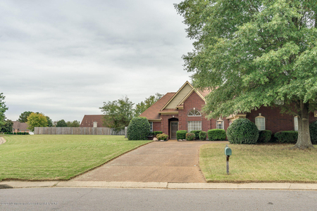 2294 Kindlewood Dr, Southaven, MS