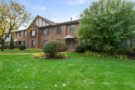 73 Parliament Dr, Palos Heights, IL