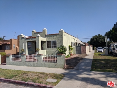 2654 S Dunsmuir Ave, Los Angeles, CA