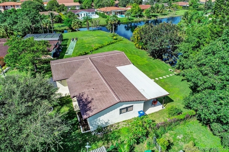 7609 Nw 40th Ct, Coral Springs, FL