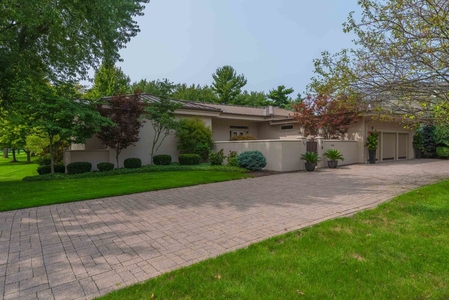 50 Country Club Pl, Bloomington, IL