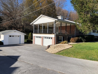 205 W Mountain View Ave, Bluefield, VA