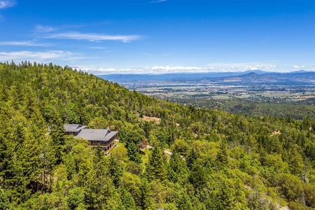 1200 Wagon Trail Dr, Jacksonville, OR