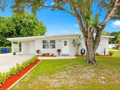 2217 Barry Dr, Fort Myers, FL
