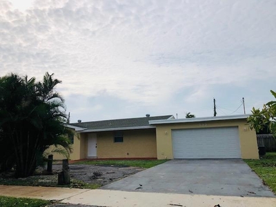 533 Griswold Dr, Lake Worth Beach, FL