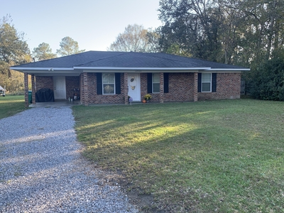 12920 Dixie Hill Dr, Moss Point, MS