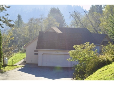 17146 Mountain Dr, Brookings, OR
