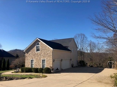 214 Southern Woods Dr, South Charleston, WV