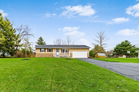 8285 Somerset Rd, Thornville, OH