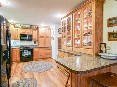 1191 Chartwell Carriage Way, East Lansing, MI