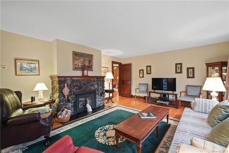 4 Miller Ave, Yorktown Heights, NY