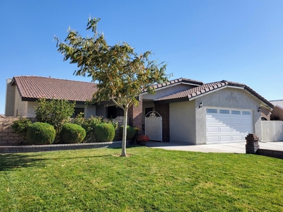 27231 Silver Lakes Pkwy, Helendale, CA