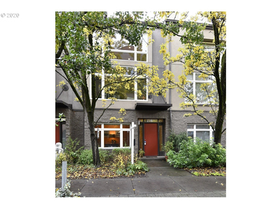 1131 Nw Irving St, Portland, OR
