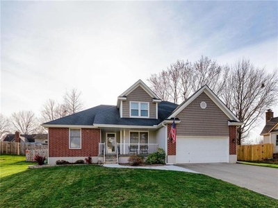 424 Nw Chateau Dr, Blue Springs, MO