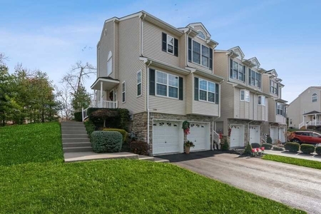 1208 Pondview Loop, Wappingers Falls, NY