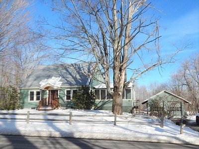 48 Academy Rd, Monmouth, ME