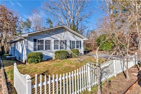 519 Midway St, Hendersonville, NC