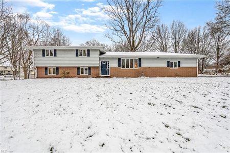 366 Sunnyfield Dr, North Canton, OH