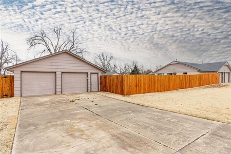 917 Nw 32nd St, Moore, OK