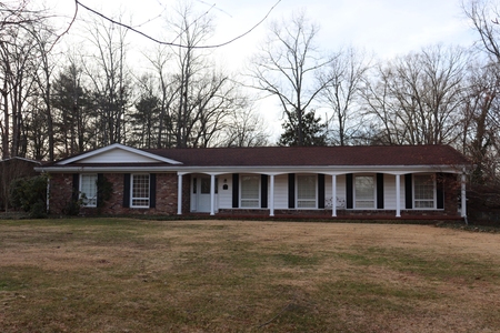 907 Country Club Dr, Tullahoma, TN