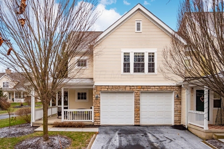 345 Sycamore Woods Ln, Columbus, OH