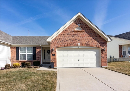 174 New Holland Dr, Chesterfield, MO