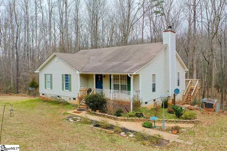 450 Waspnest Rd, Wellford, SC