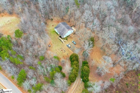 450 Waspnest Rd, Wellford, SC