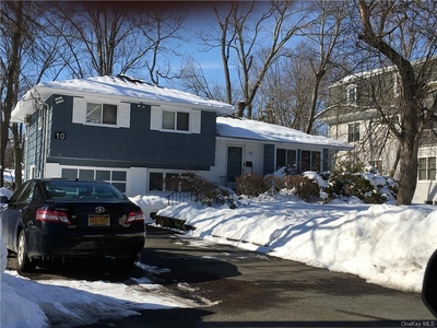 10 Meadowbrook Ln, Monsey, NY