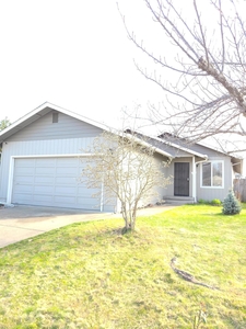 1350 Sun Glo Dr, Grants Pass, OR