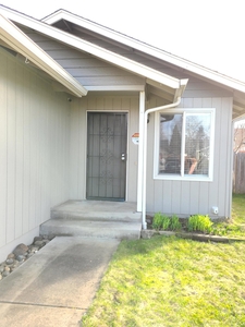 1350 Sun Glo Dr, Grants Pass, OR