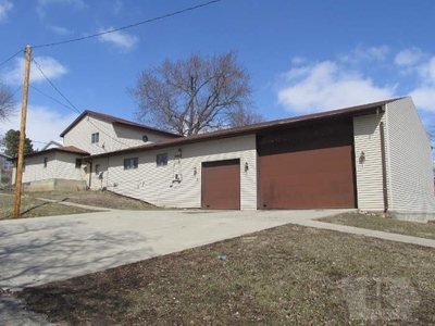 404 4th Ave, Vail, IA