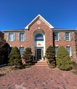 8 Sunnyfield Dr, Annandale, NJ