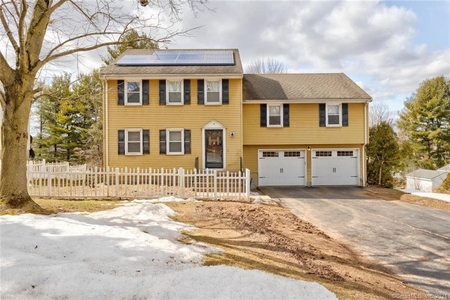 10 Chelsea Dr, Cromwell, CT
