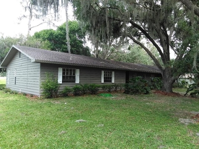 125 Country Club Ln, Mulberry, FL