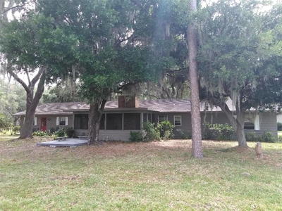 125 Country Club Ln, Mulberry, FL