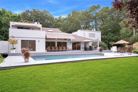 4 Fox Hollow Dr, East Quogue, NY
