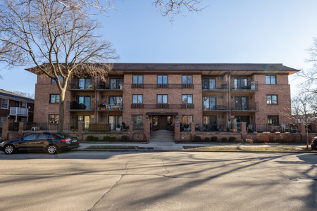 303 E Henry Clay St, Whitefish Bay, WI